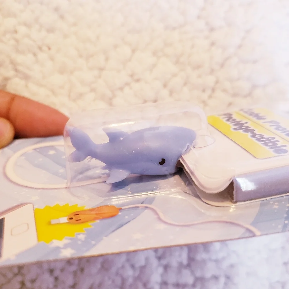 🐋Grey Whale Cable Protector. NWT.